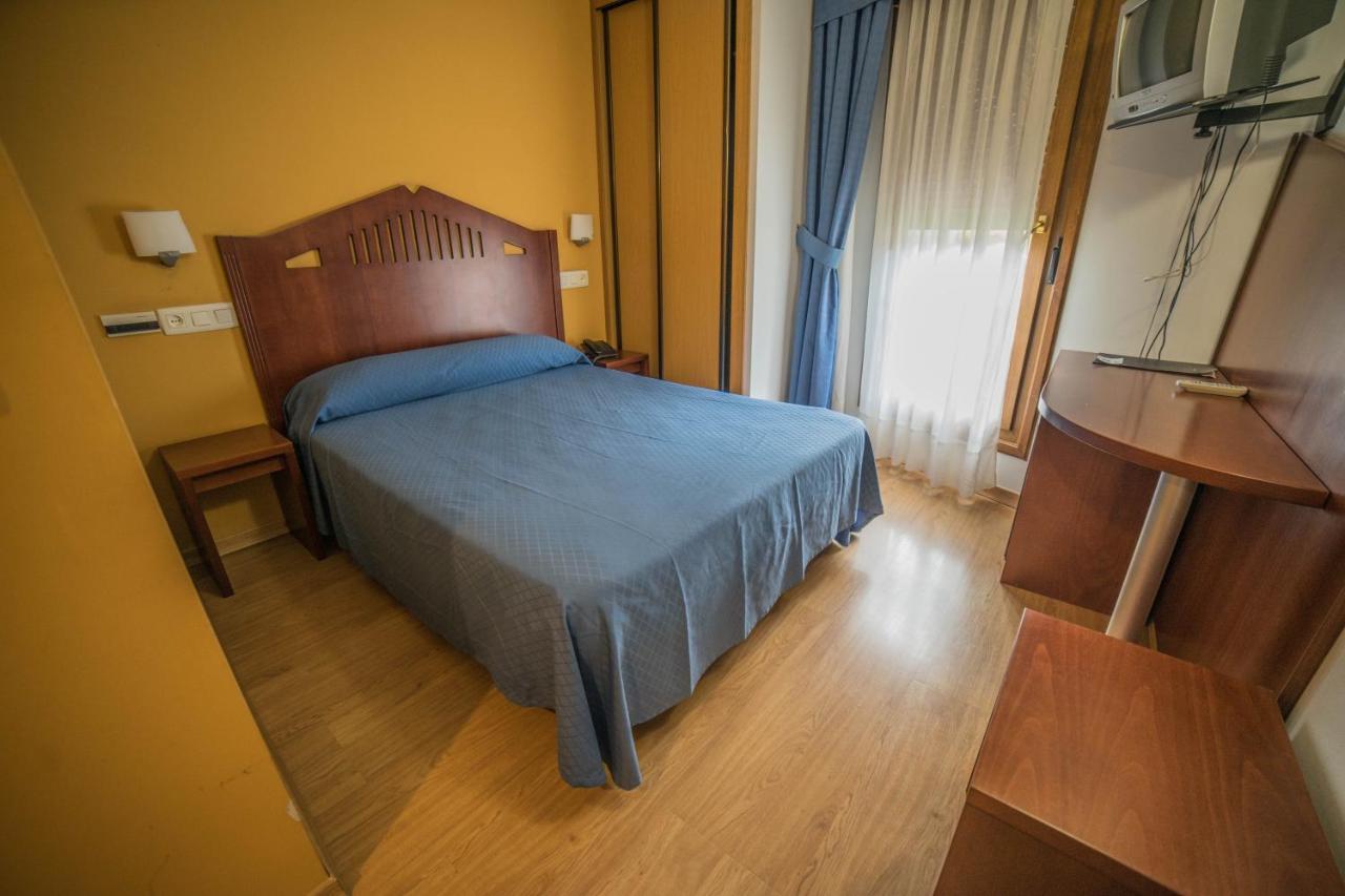 Hotel Cruces Belmonte De Miranda